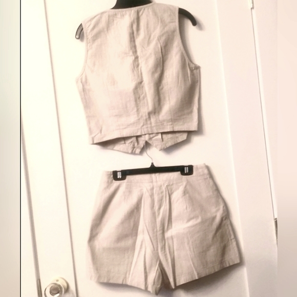 SHEIN Vacay vest and shorts set size medium colour tan - Picture 4 of 4